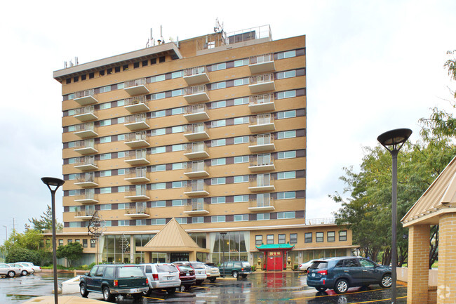 Foto del edificio - Brentmoor Retirement Community