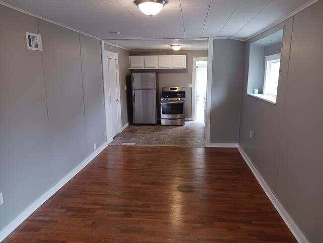 Building Photo - Coveted Beaverdale Bungalow