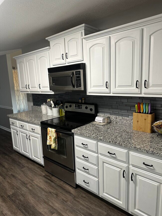 Foto del edificio - 443 Beverly Dr