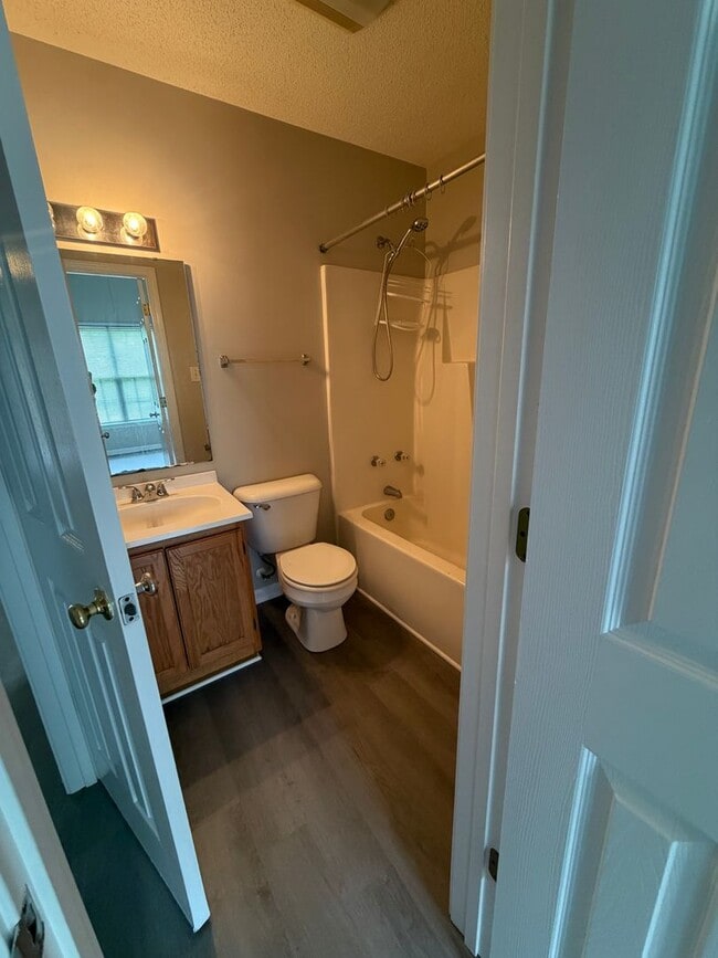 Building Photo - 2br/2ba Paddock Place Apartment