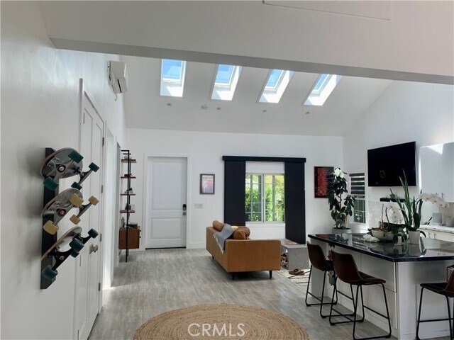 Building Photo - 660 Las Lomas Ave