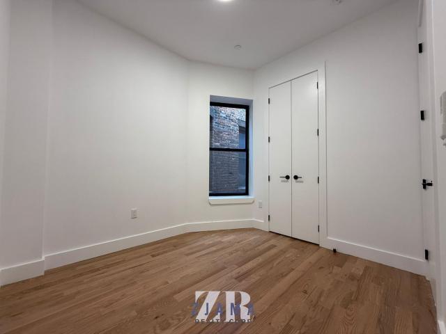 Foto del edificio - 4 bedroom in Brooklyn NY 11211