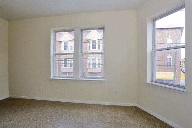 Building Photo - 203 Academy St