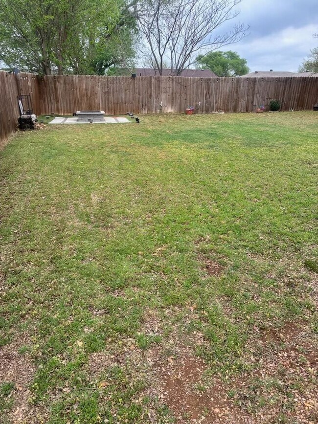 Foto del edificio - 811 Huddleston Dr