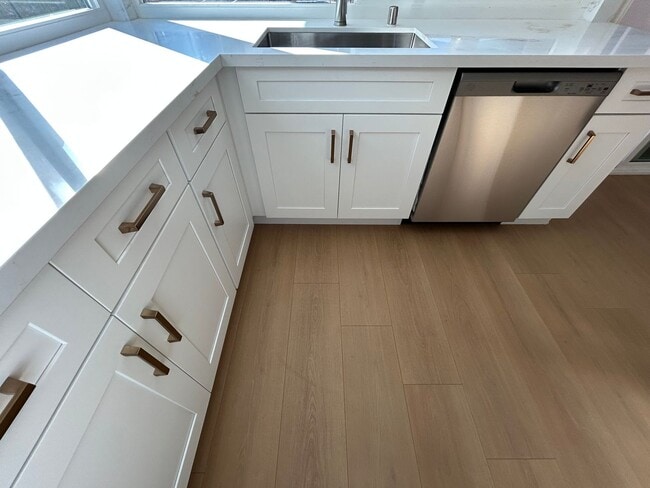 Building Photo - Beautifully Renovated 4 Bedroom 2 Bath Sin...