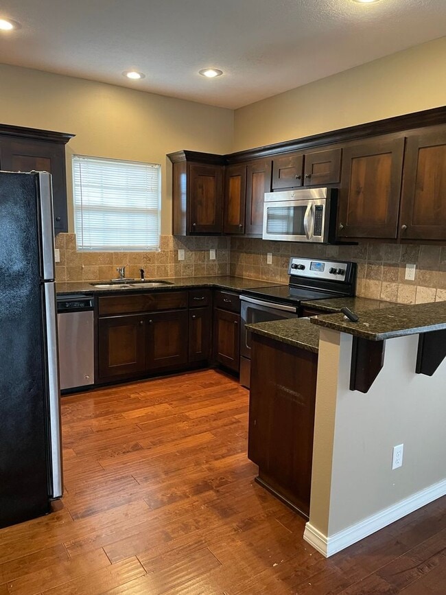 Building Photo - Four Bedroom home in SE Springfield!