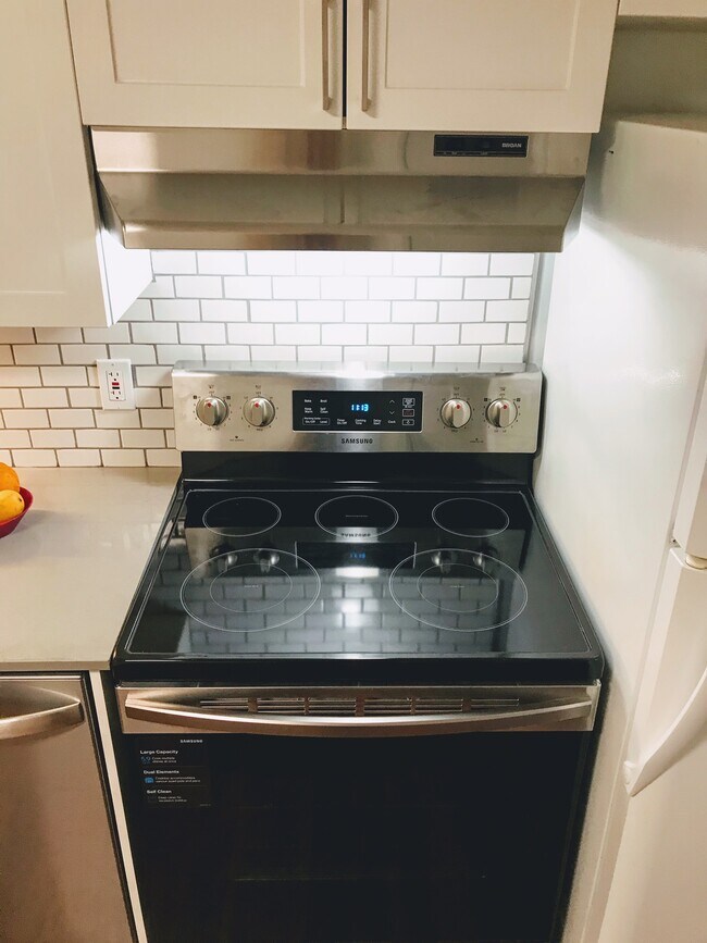 Building Photo - 7 Nelson Dr