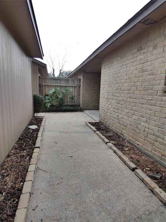 Building Photo - 612 Golfview Dr