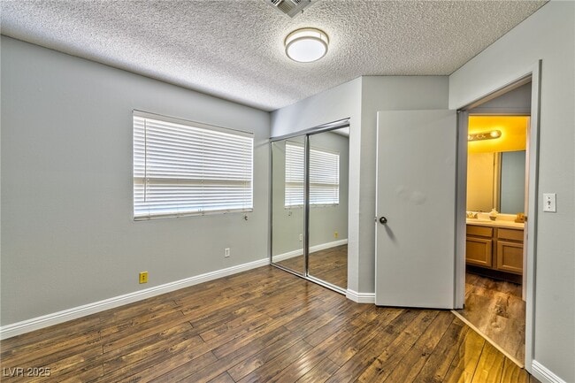 Building Photo - 640 Whispering Palms Dr