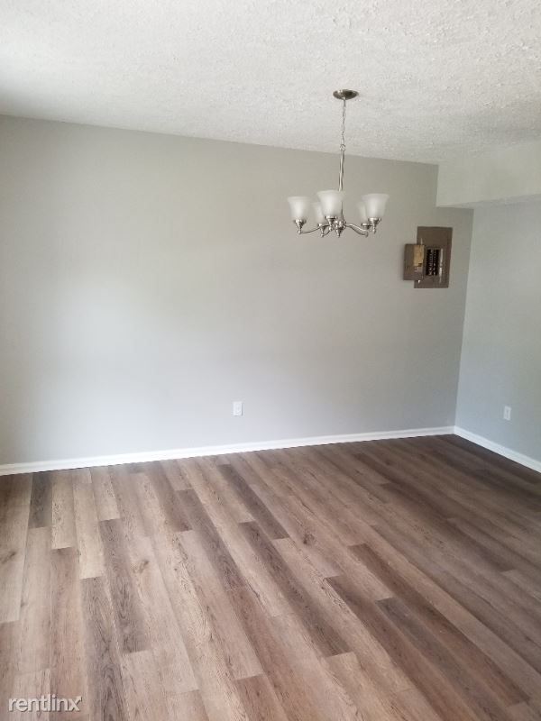 Building Photo - 3 br, 1.5 bath Townhome - 1445 Toshiba Dr