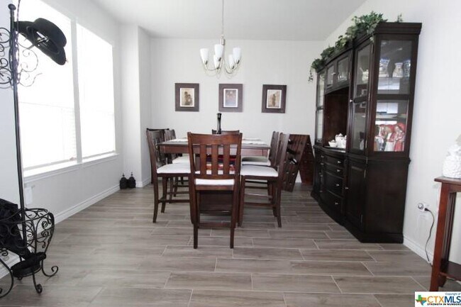 Building Photo - 6307 Verde Dr