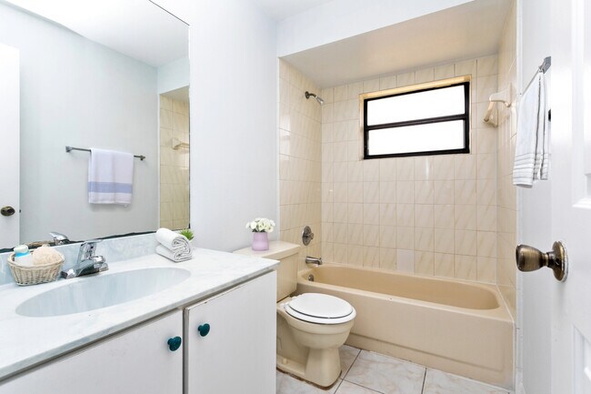 Foto del edificio - 636 Royalty Ct