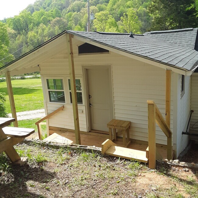 Building Photo - 46 Marcellas Ln