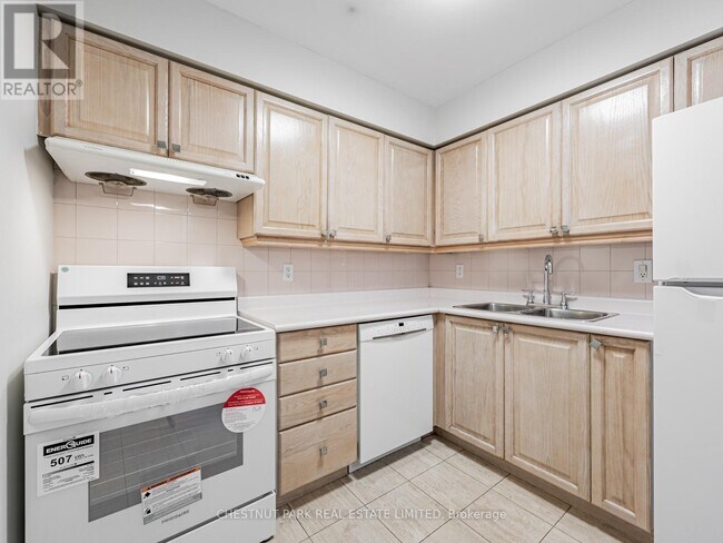 Building Photo - 35 Empress Ave