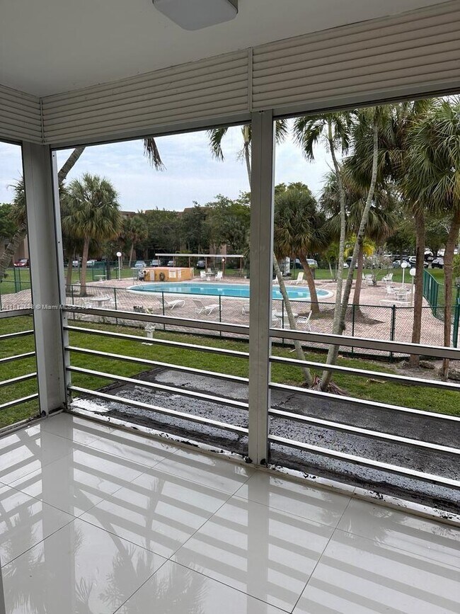 Building Photo - 2 bedroom in Miami FL 33179