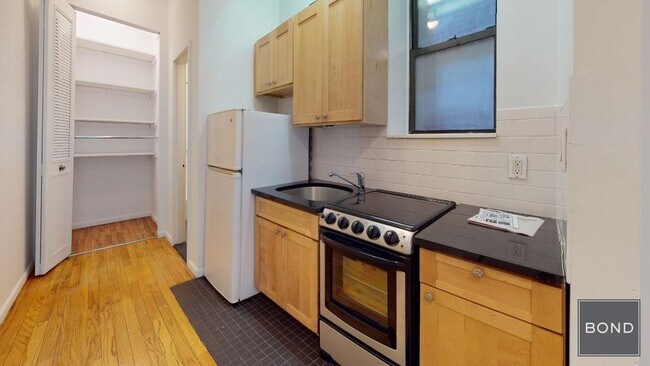 Foto del edificio - 246 W 22nd St