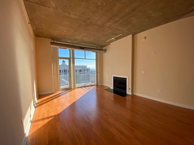 Building Photo - 1305 S Michigan Ave