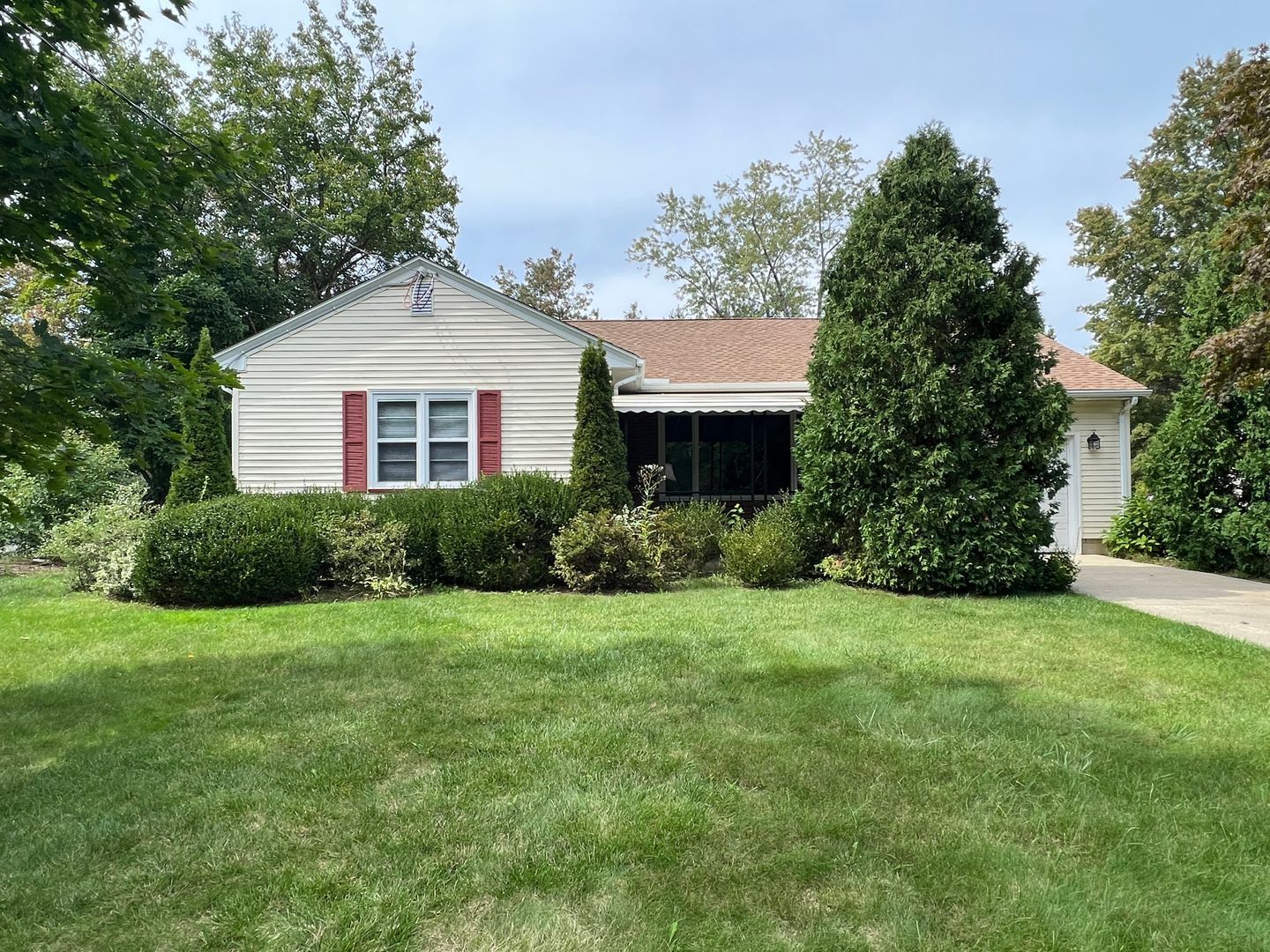 6520 Diana Dr Youngstown, OH 44514 – photo 1