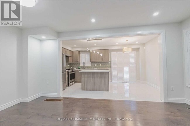 Building Photo - 55 Longueuil Pl