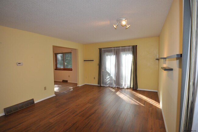 Building Photo - 10A Woodcliffe Dr