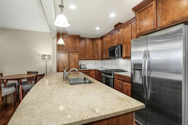 Building Photo - Spacious home in Issaquah