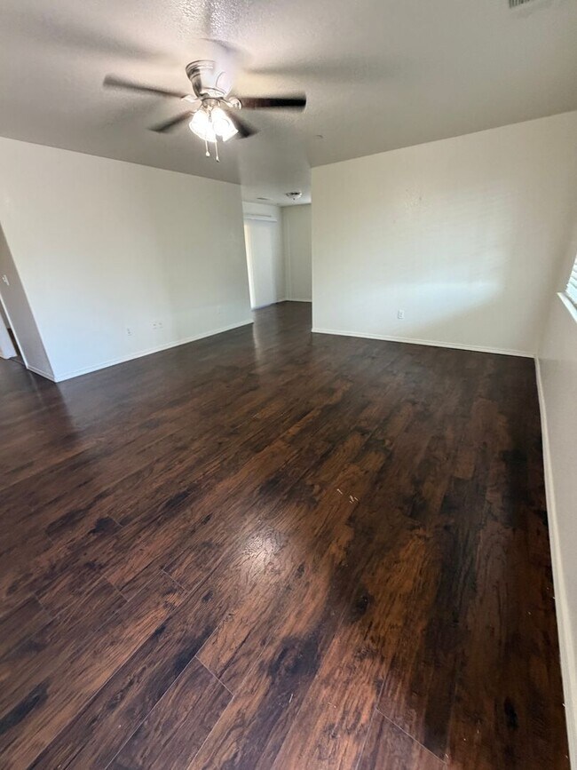 Foto del edificio - 1501 Arnold Ct