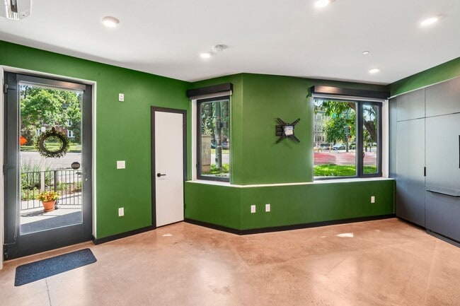 Photo - Urban 1-bedroom/ 1-bath Corner Unit in Cit... Apartment