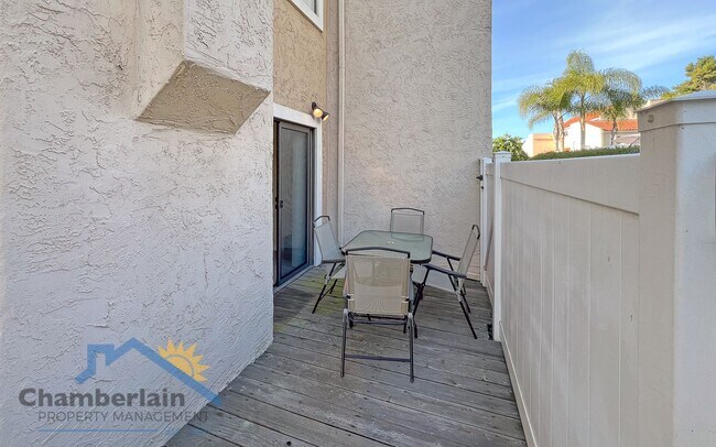 Foto del edificio - Spacious Single Level Condo in La Costa!