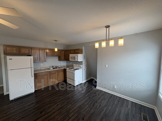 Building Photo - 409 W Washington St