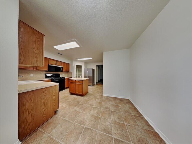 Foto del edificio - 2407 Aspen Dale Dr