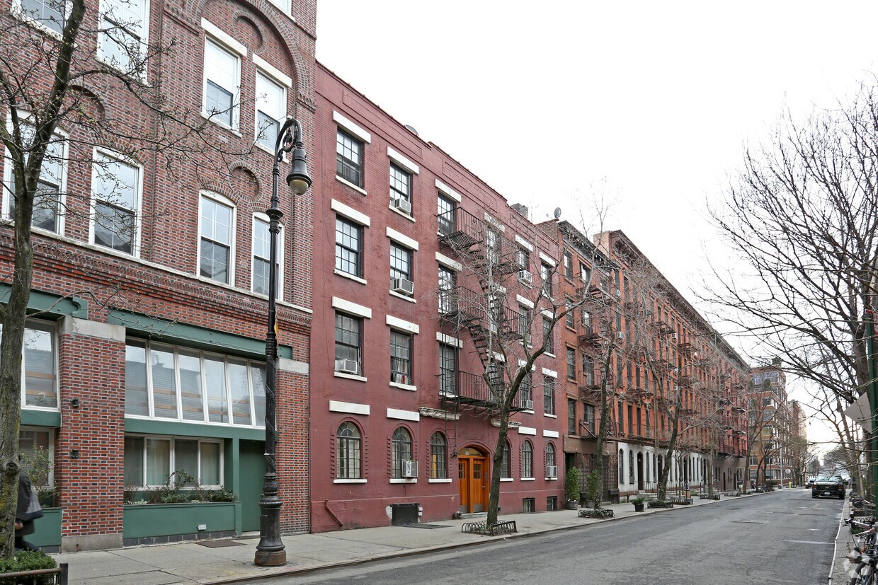 Primary Photo - 76 Horatio St