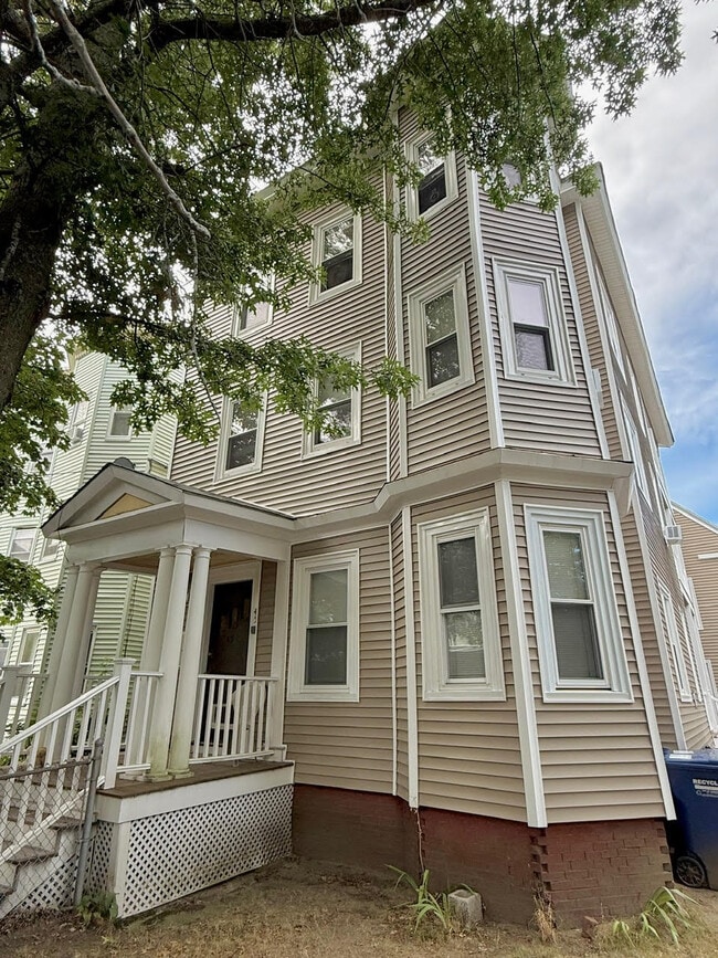 Building Photo - 45 Rice St