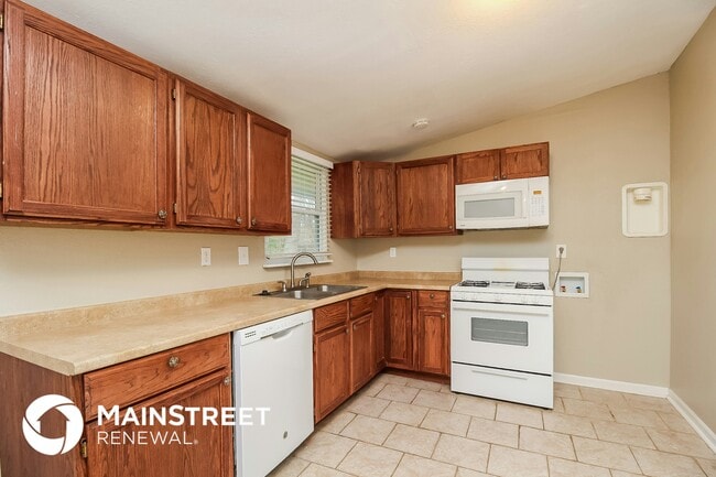 Building Photo - 420 Holiday Dr