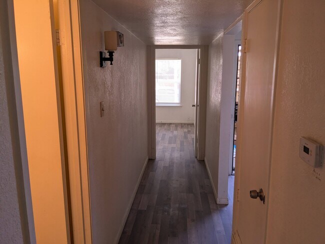 Foto del edificio - 2605 N Ayers Ave