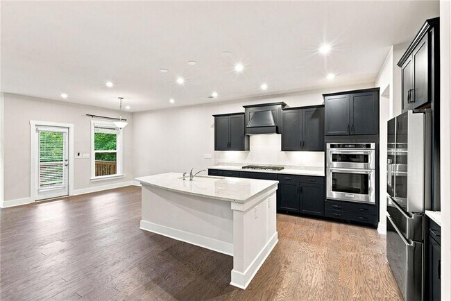Foto del edificio - 411 Riverclub Rd