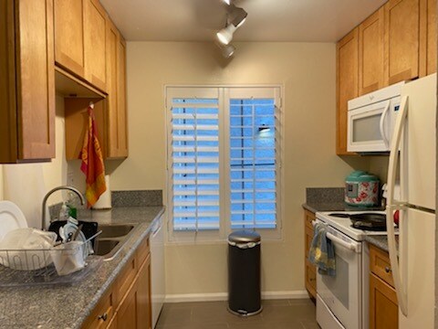 Foto del edificio - 7111 Summertime Ln