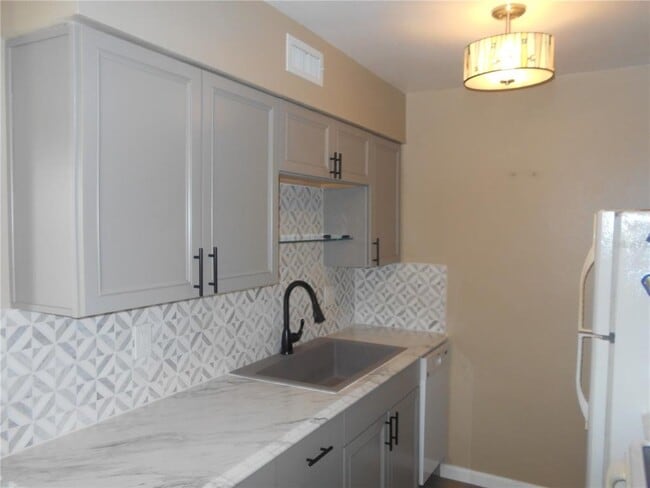 Building Photo - 5771 Peregrine Ave