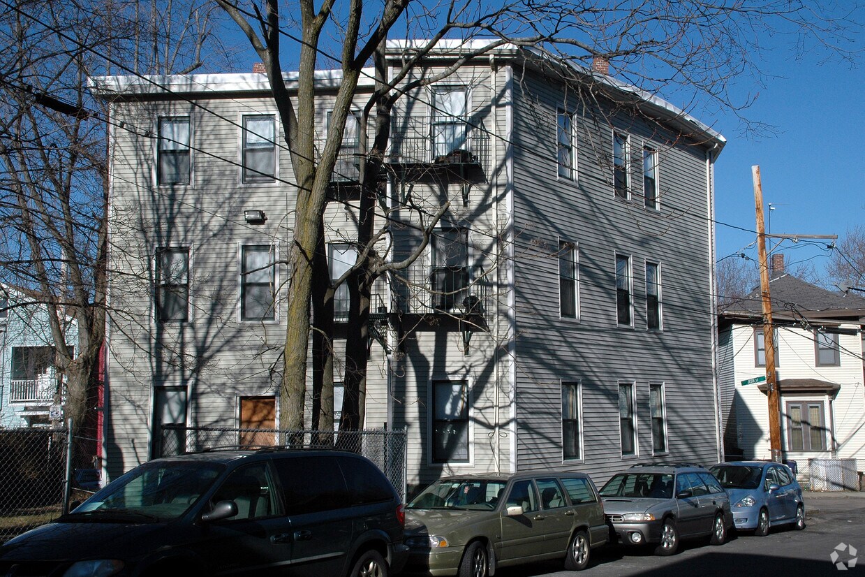 Building Photo - UE Apartments