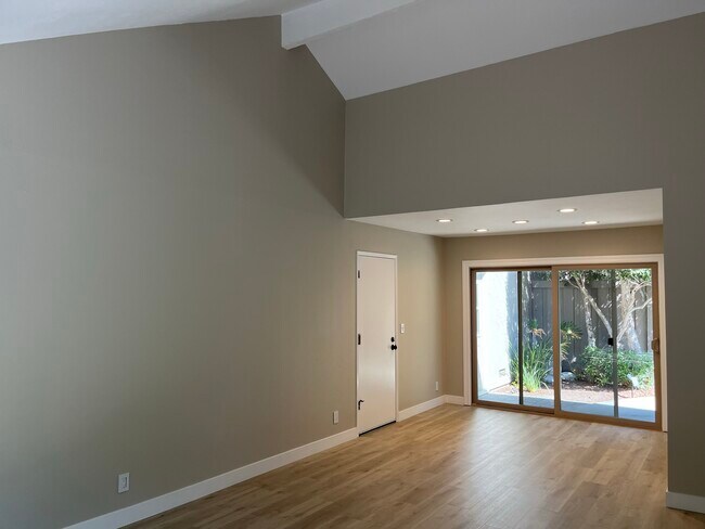 Building Photo - 144 Milmar Way