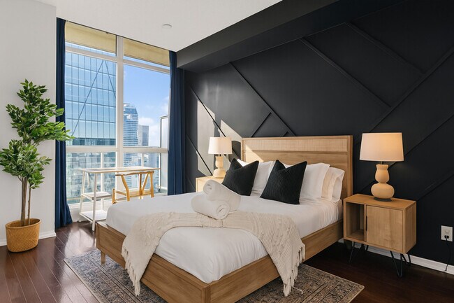 Building Photo - 18 Yonge St