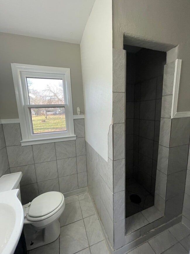 Building Photo - 2 bed, 1 bath home for rent in Waterloo