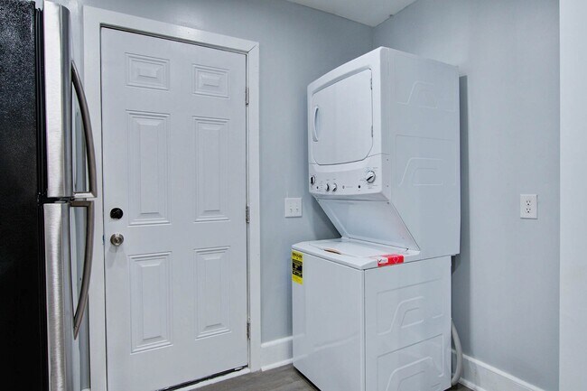 Foto del edificio - 2747 West Surrey Drive, North Charleston, ...