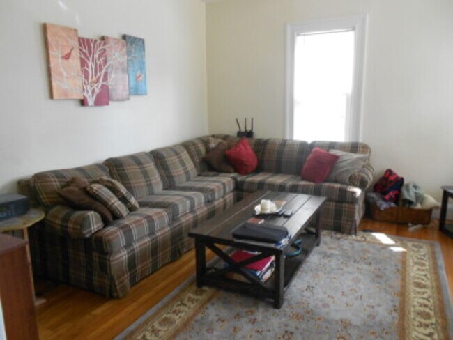Building Photo - Charming and unique apartment