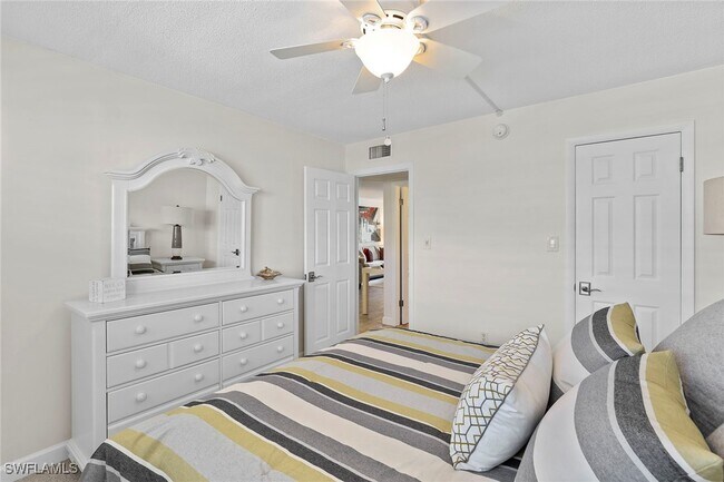 Foto del edificio - 72 7th St S