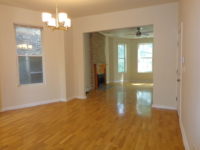 Building Photo - 3840 W Fillmore St