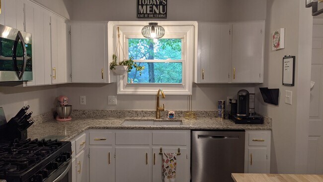 Foto del edificio - 4700 Cornwall Pl