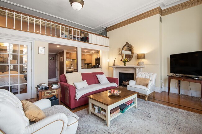 Foto del edificio - 64 Commonwealth Ave