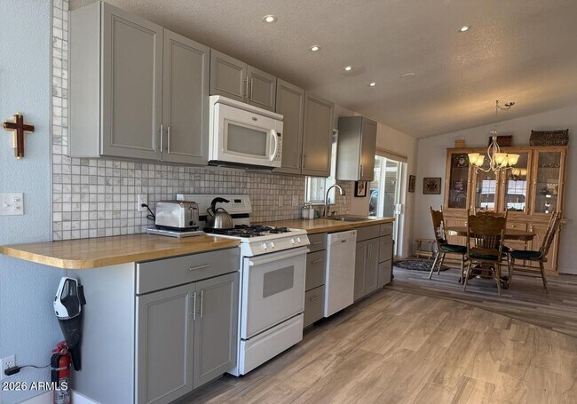 Building Photo - 30909 Fort Apache Dr
