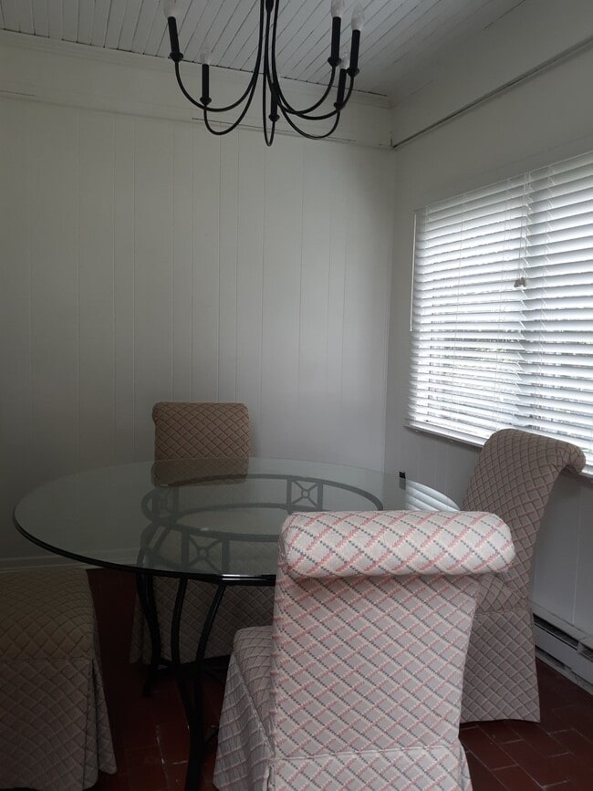 Building Photo - 205 Somerset Ave