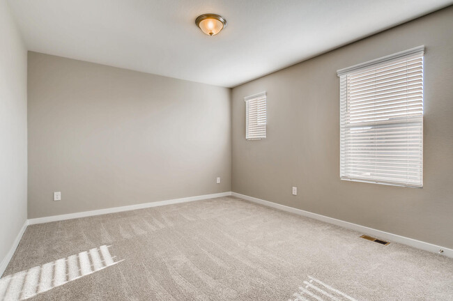 Building Photo - 10929 Dusk Sky Point